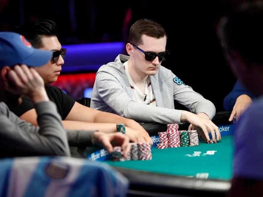 Học kỹ thuật Bluff để đánh bại mọi đối thủ trên bàn cược poker