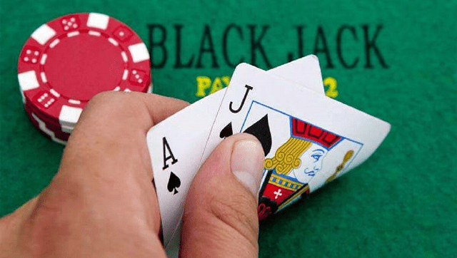 Blackjack game bài tính điểm thắng hay thua phụ thuộc vào quết định của người chơi