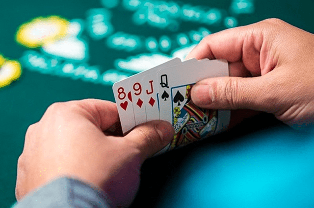 Đừng quá mong đợi vào vận may khi chơi game bài Poker online