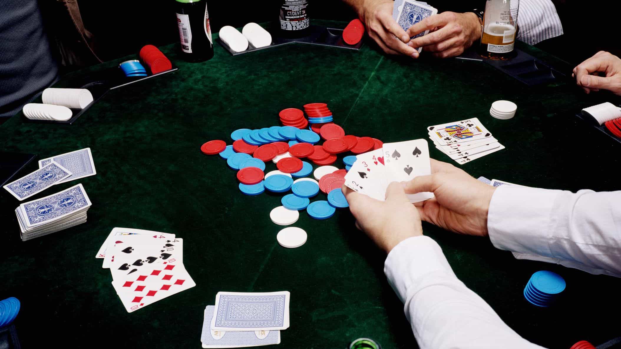 Một vài kinh nghiệm giúp trình độ chơi Poker của bạn gia tăng đáng kể