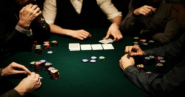 Poker và những kinh nghiệm chắc thắng giúp người chơi kiếm lời nên học